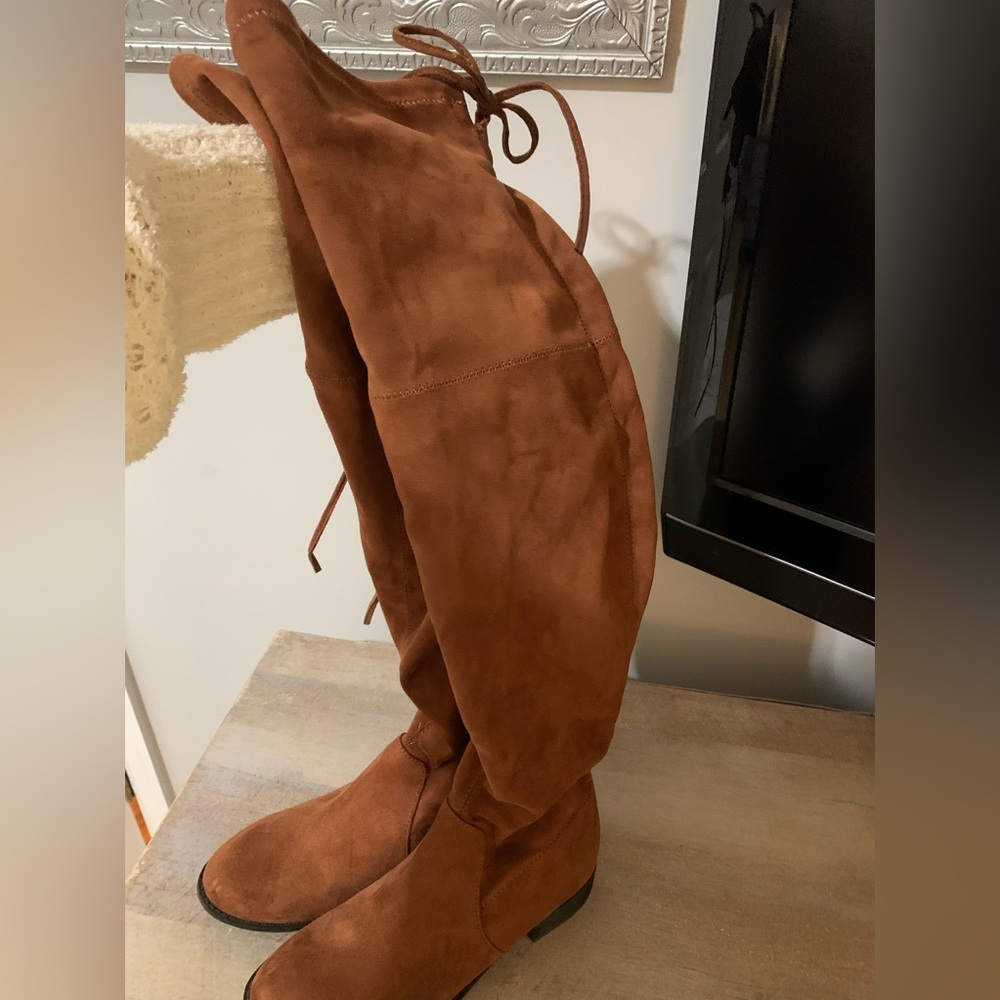 Tall, tie at back, over the knee boots. Size 7 // Brown // very soft Faux Suede